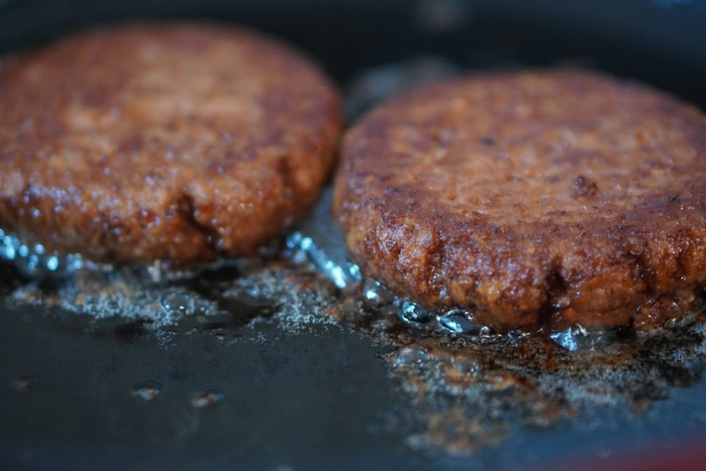 Beyond Meat Burger Review 2026: Sizzle, Smell, Iron Taste Plant Based Patties