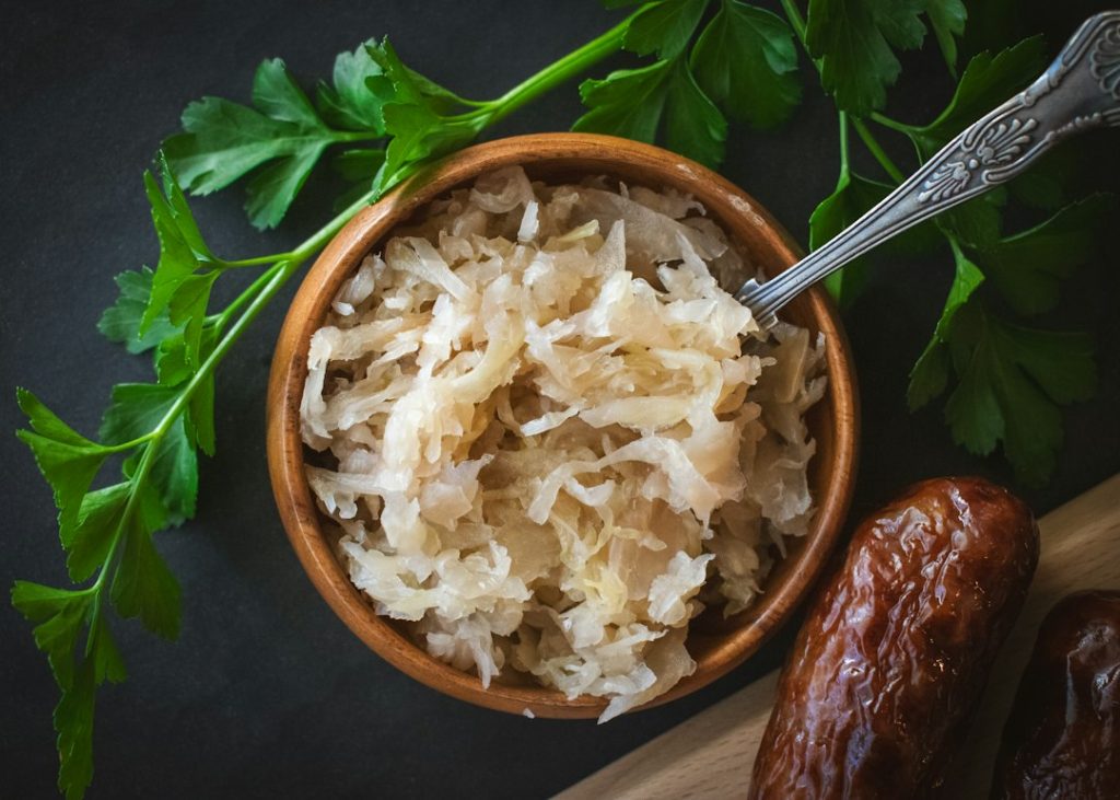 Raw vs Canned Sauerkraut: Probiotic Survival 2026 Showdown